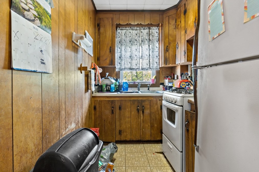 302 Sawyer St, New Bedford MA 02746-2052 exterior