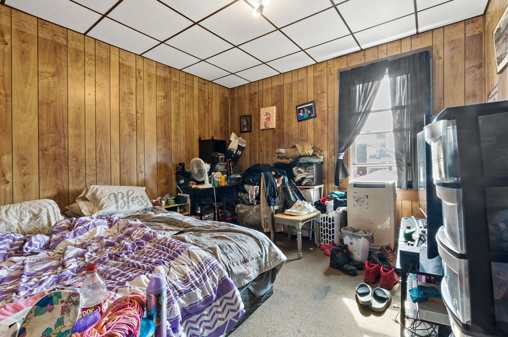 302 Sawyer St, New Bedford MA 02746-2052 exterior