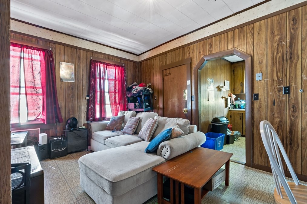 302 Sawyer St, New Bedford MA 02746-2052 exterior