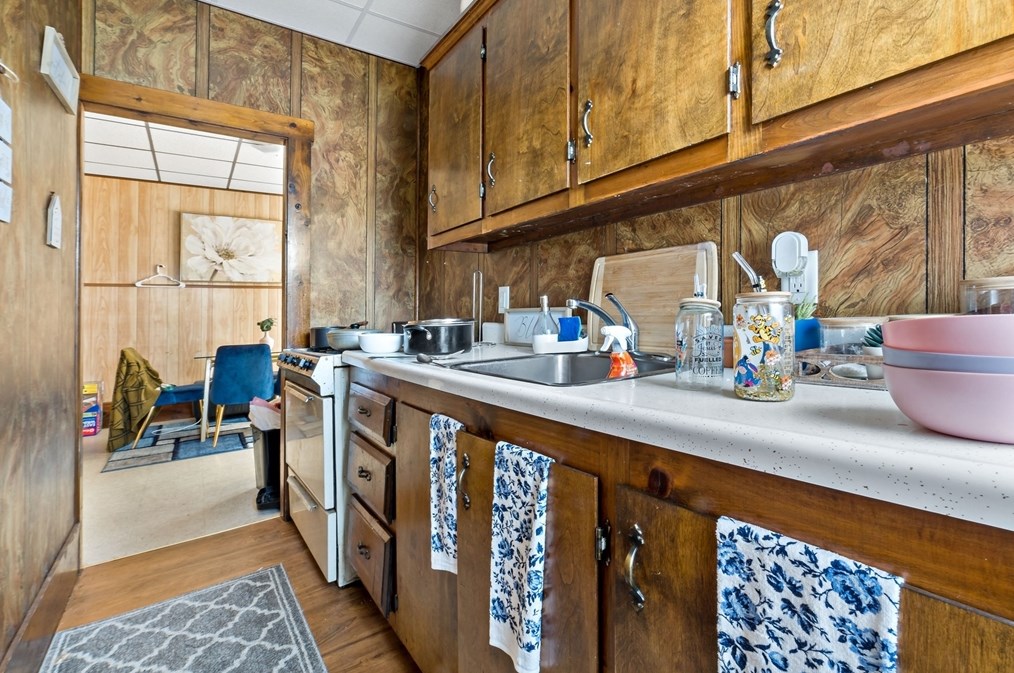 302 Sawyer St, New Bedford MA 02746-2052 exterior