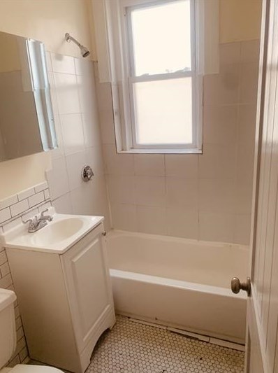 4 Hancock St, Malden, MA 02148-7710