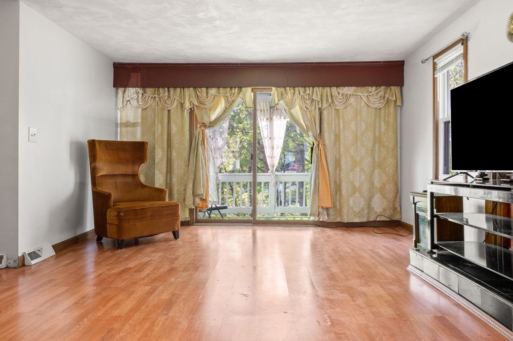 81 Leonard Cir, Lowell MA 01854-1248 exterior