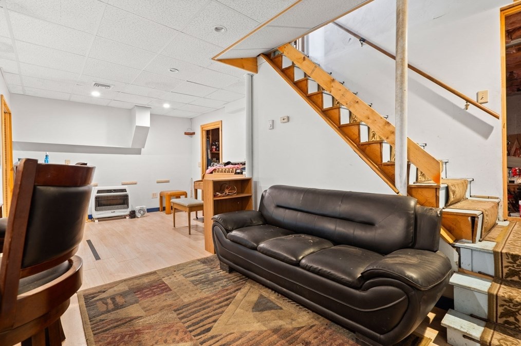 81 Leonard Cir, Lowell MA 01854-1248 exterior