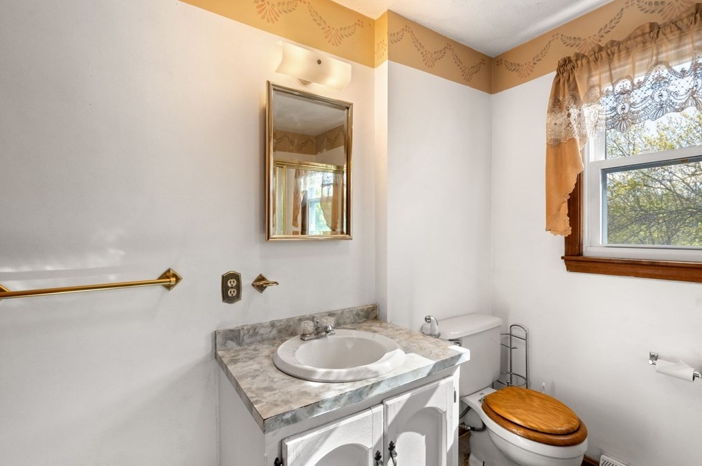 81 Leonard Cir, Lowell MA 01854-1248 exterior