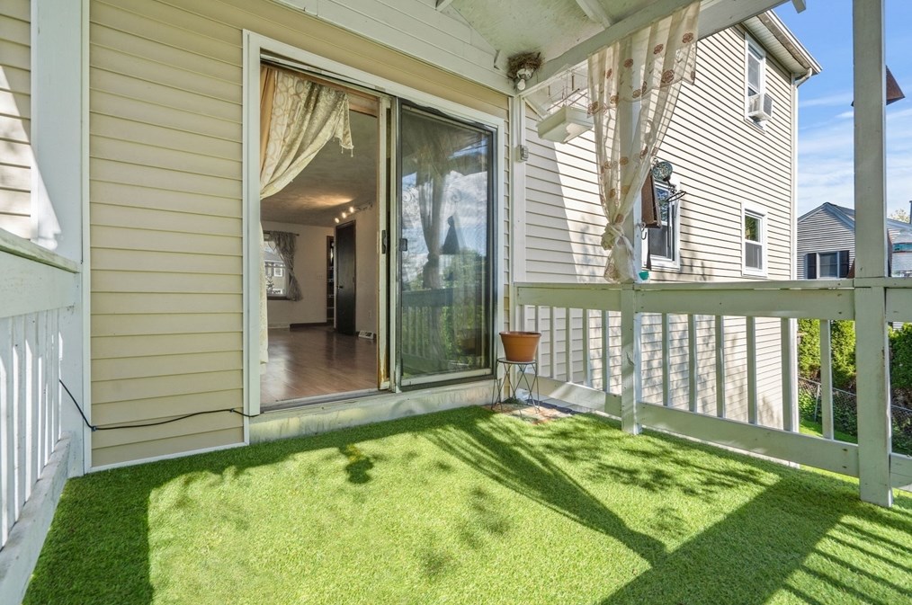 81 Leonard Cir, Lowell MA 01854-1248 exterior