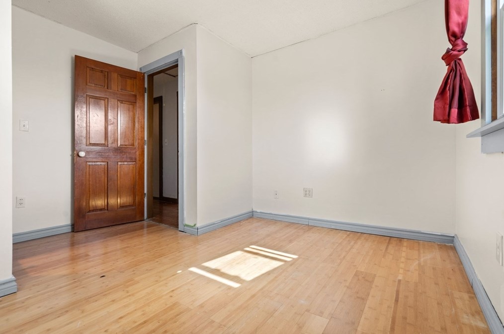 81 Leonard Cir, Lowell MA 01854-1248 exterior