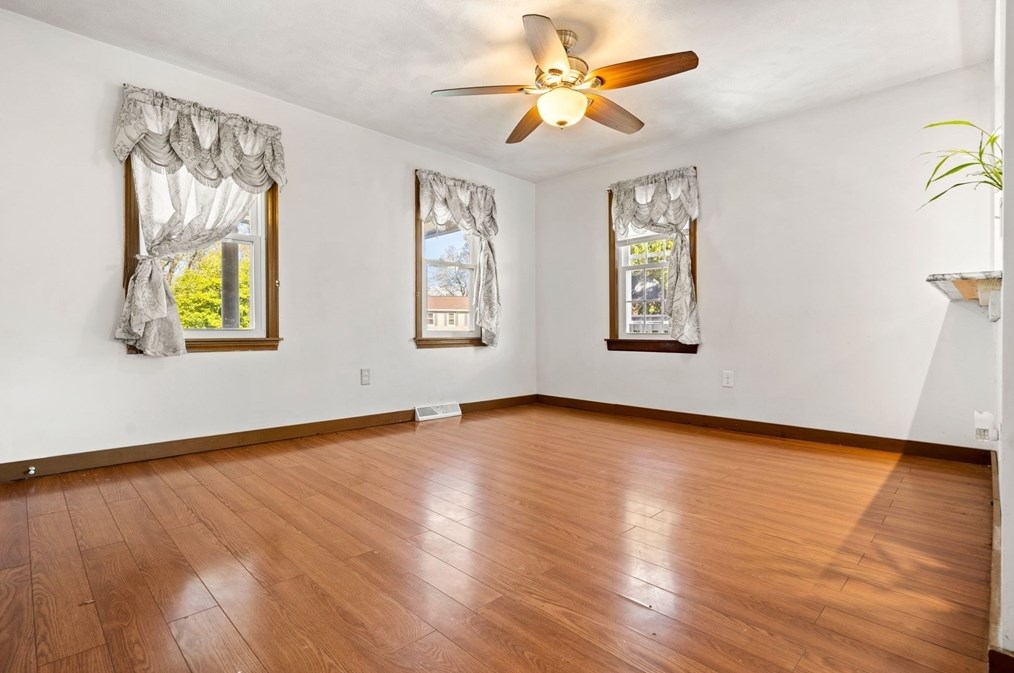 81 Leonard Cir, Lowell MA 01854-1248 exterior