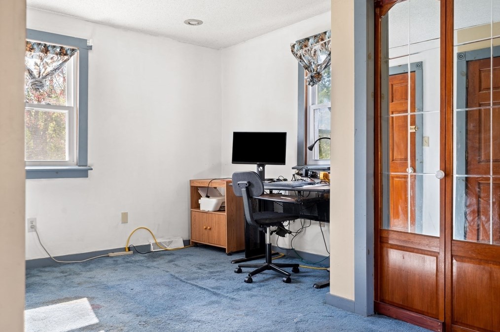 81 Leonard Cir, Lowell MA 01854-1248 exterior