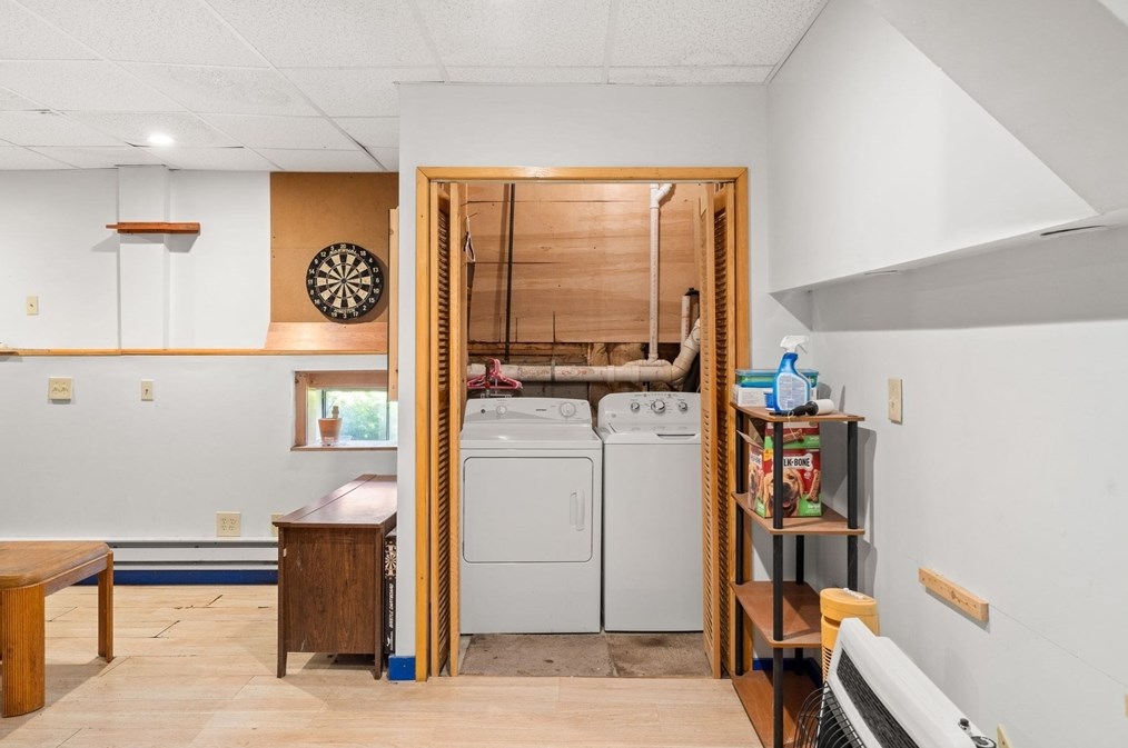 81 Leonard Cir, Lowell MA 01854-1248 exterior