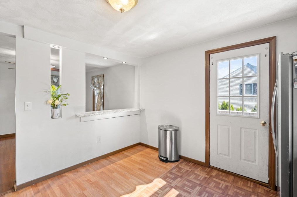 81 Leonard Cir, Lowell MA 01854-1248 exterior