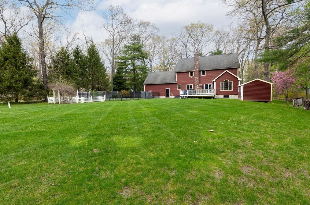 30 Walnut St, Millis MA  02054-1048 exterior