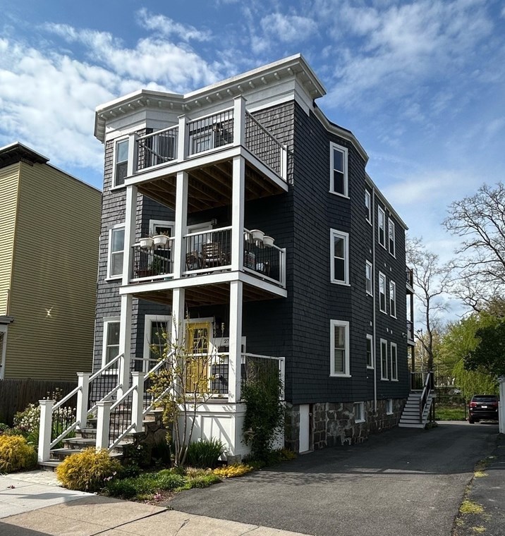 27 Armandine St, Roxbury-Xing, MA 02124 exterior