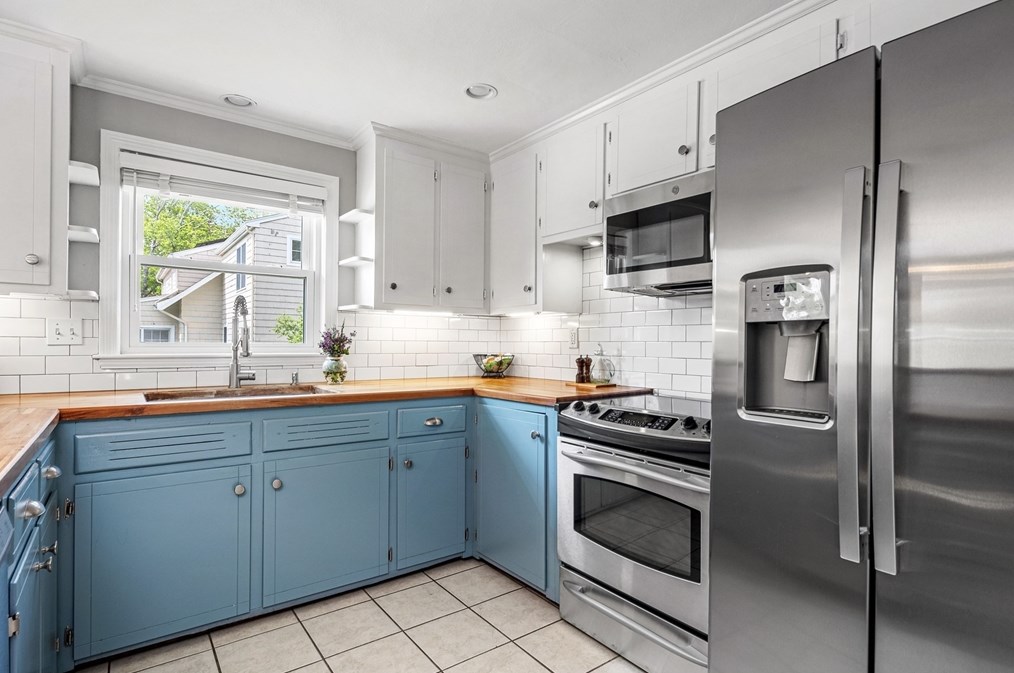 21 Linscott Rd, Hingham MA 02043-4717 exterior