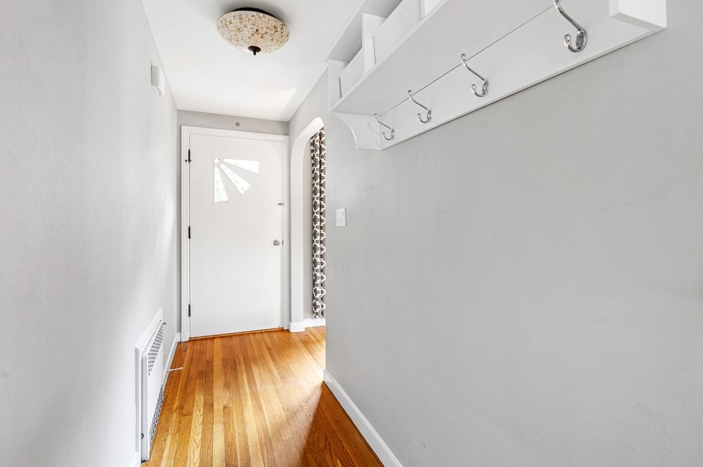 21 Linscott Rd, Hingham MA 02043-4717 exterior