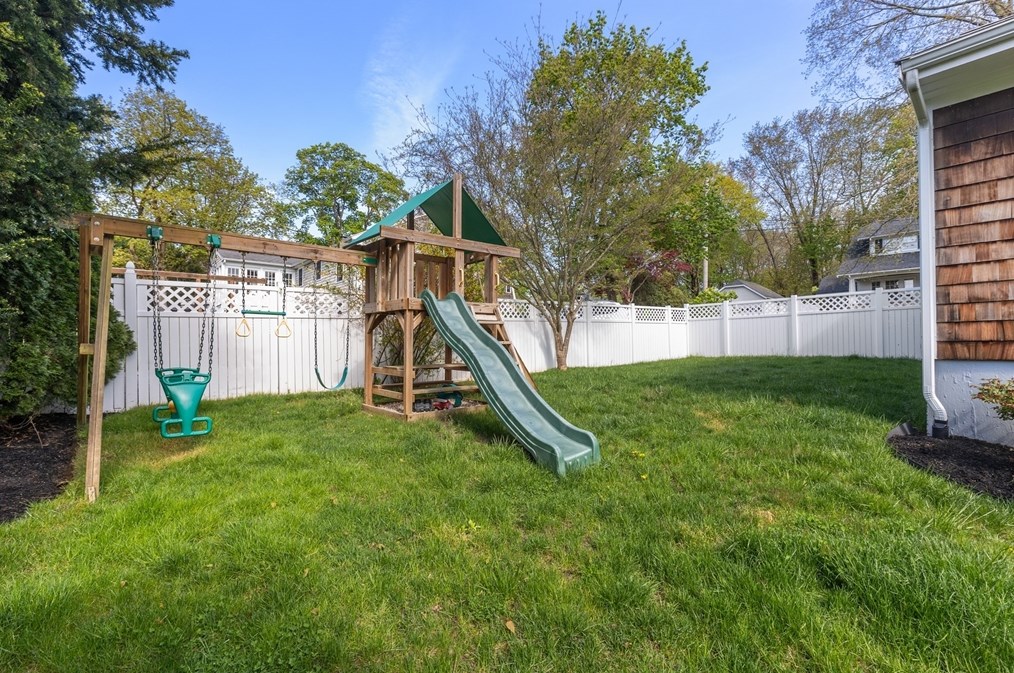 21 Linscott Rd, Hingham MA 02043-4717 exterior