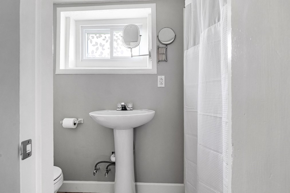 21 Linscott Rd, Hingham MA 02043-4717 exterior