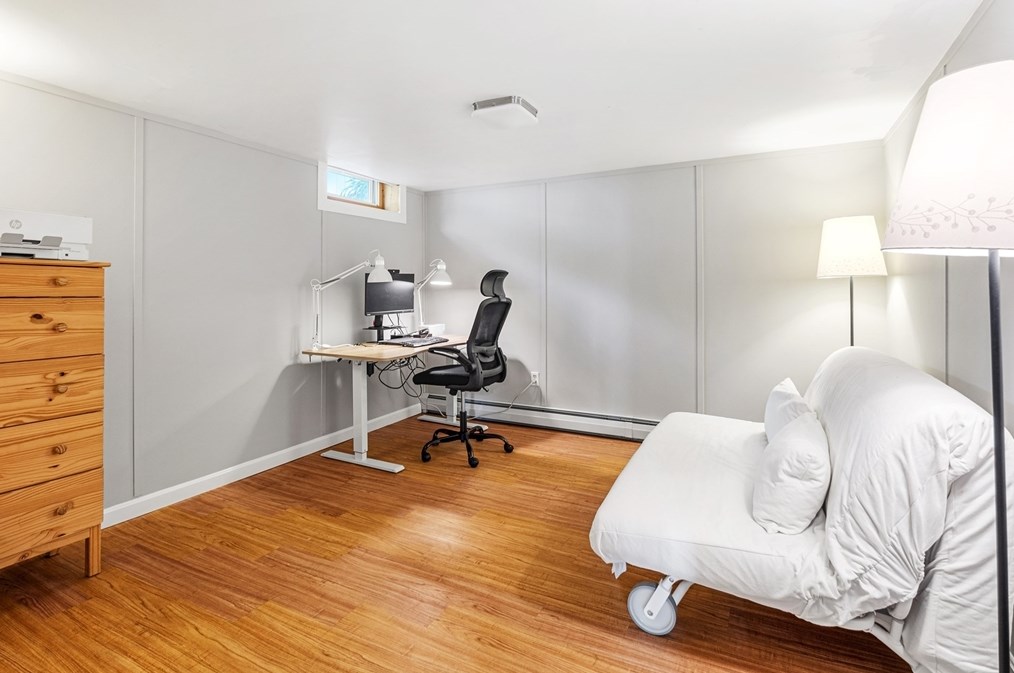 21 Linscott Rd, Hingham MA 02043-4717 exterior