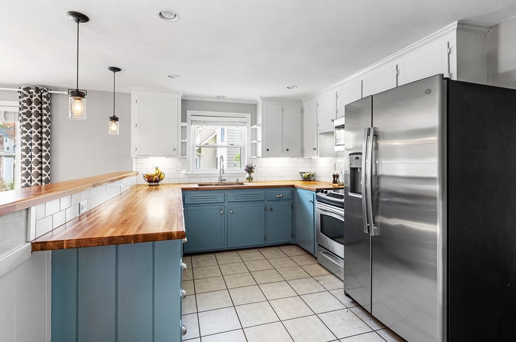 21 Linscott Rd, Hingham MA 02043-4717 exterior