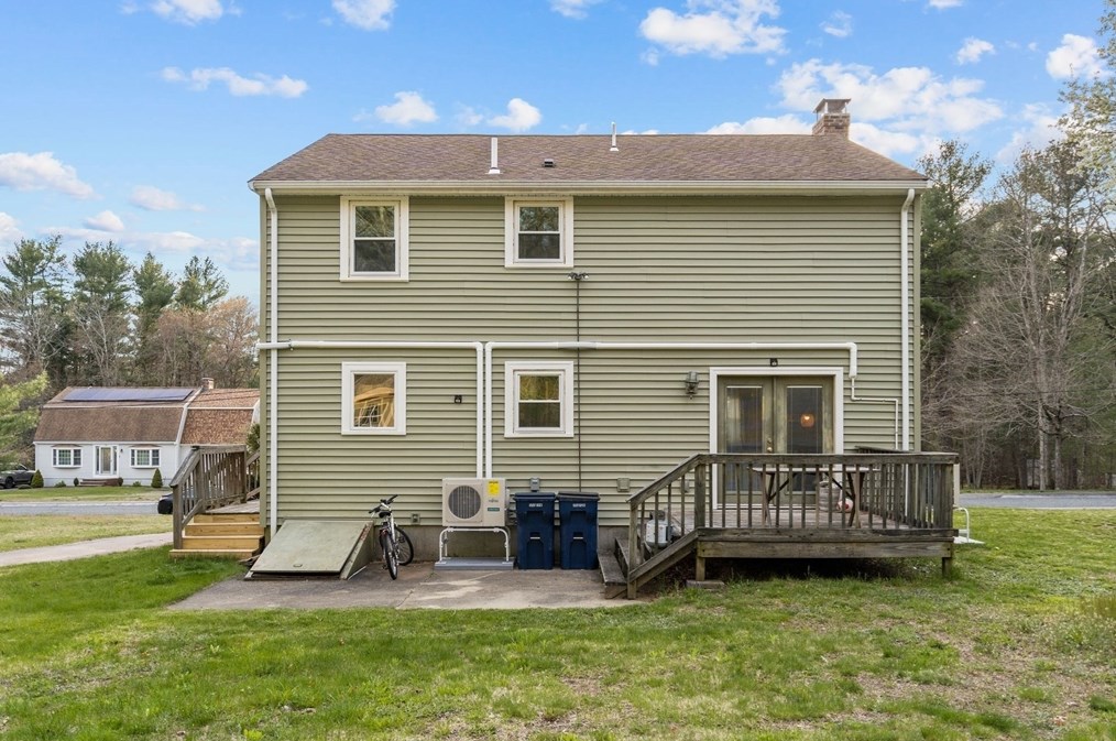 75 Bayberry Cir, East Bridgewater MA 02324-2968 exterior