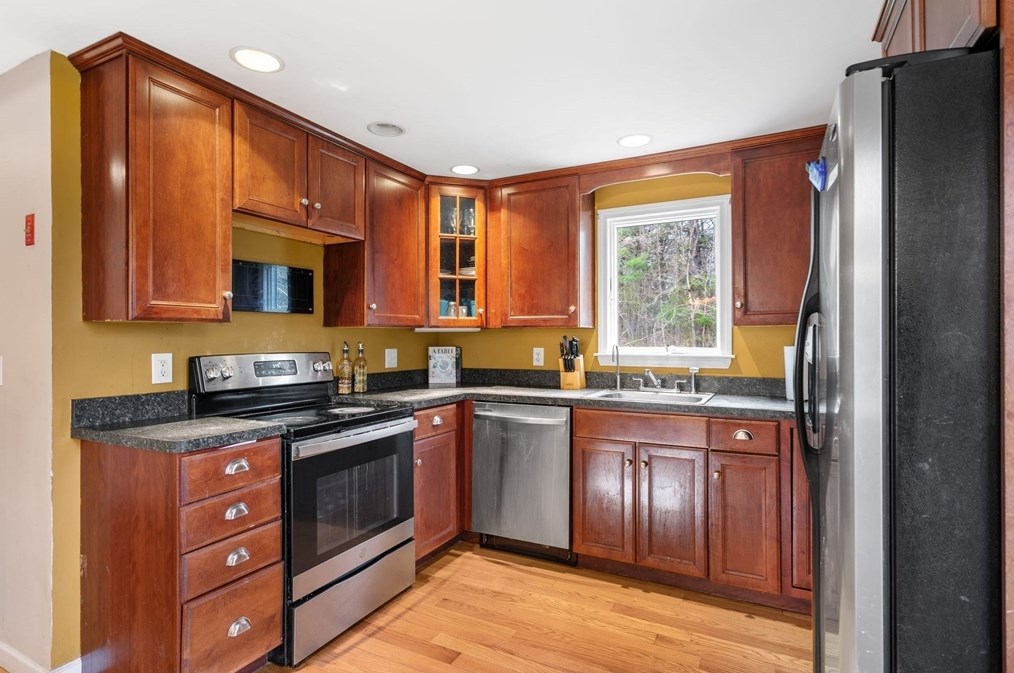 75 Bayberry Cir, East Bridgewater MA 02324-2968 exterior