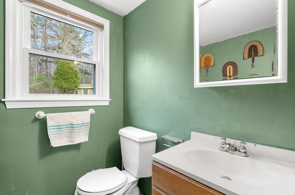 75 Bayberry Cir, East Bridgewater MA 02324-2968 exterior