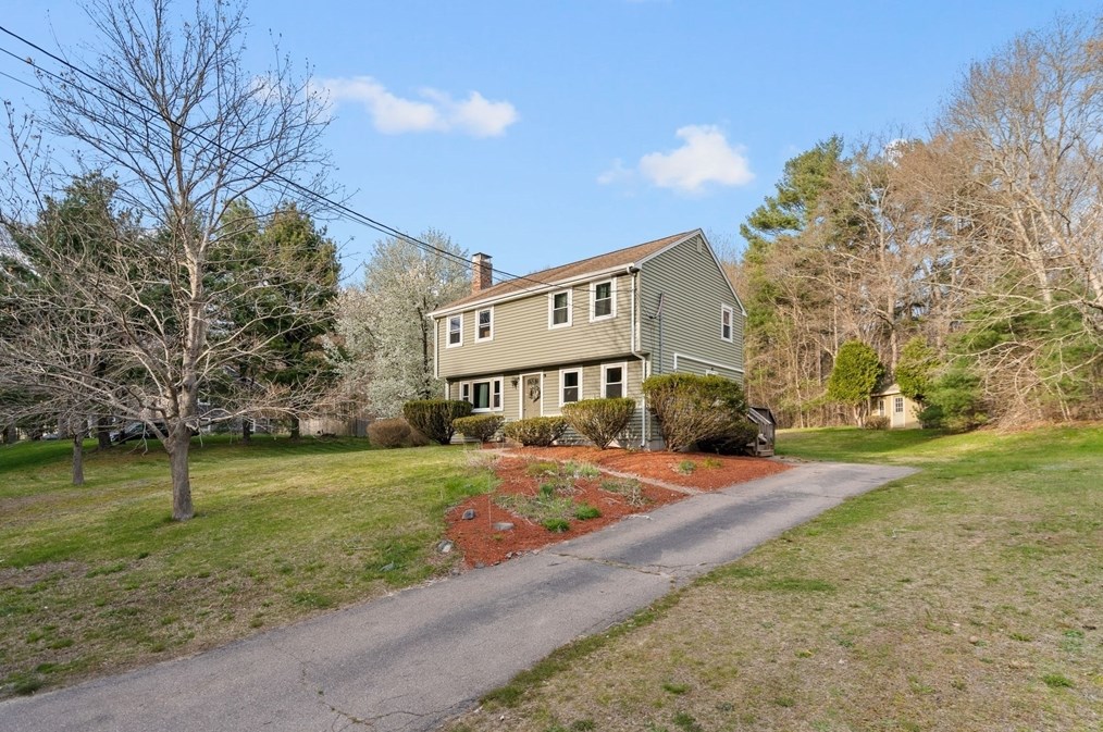 75 Bayberry Cir, East Bridgewater MA 02324-2968 exterior