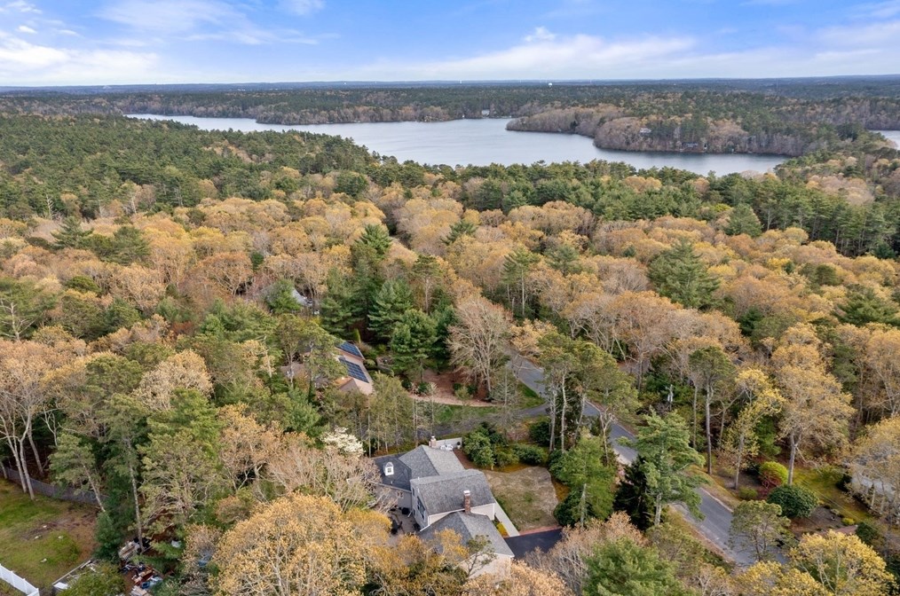 8 Thatcher Rd, Plymouth, MA 02360