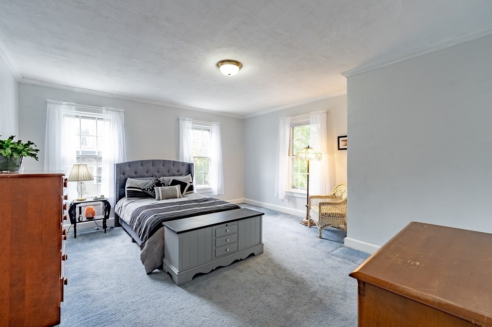 44 Highland Ave, Greenfield MA 01301-3605 exterior