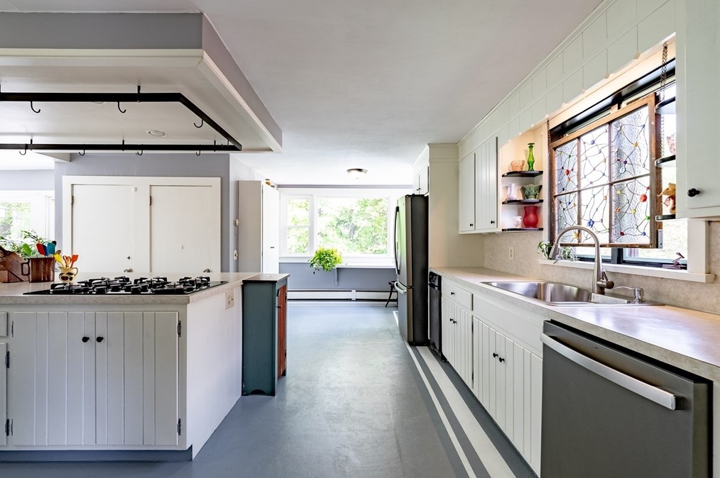 44 Highland Ave, Greenfield MA 01301-3605 exterior