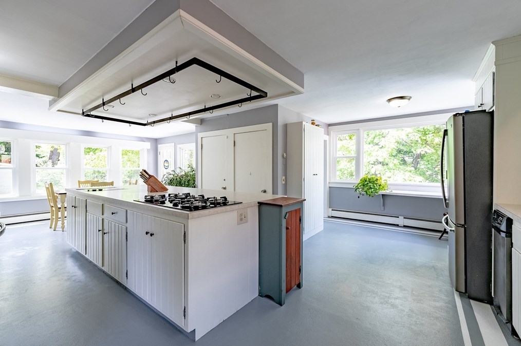 44 Highland Ave, Greenfield MA 01301-3605 exterior