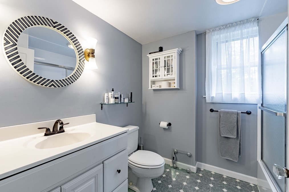 44 Highland Ave, Greenfield MA 01301-3605 exterior