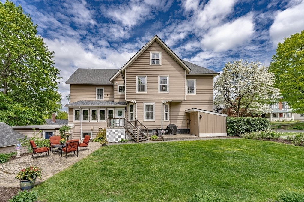 44 Highland Ave, Greenfield MA 01301-3605 exterior