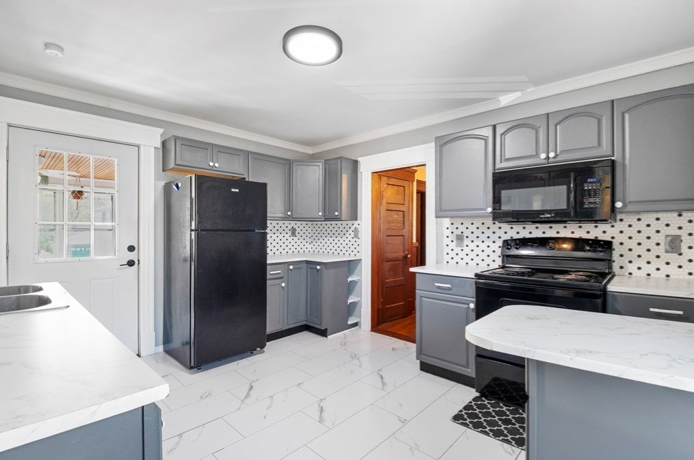 300 Sanders St, Royalston MA 01331-2830 exterior