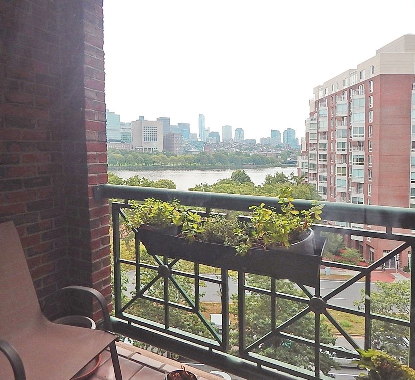 10 Rogers St, Cambridge MA  02142-1246 exterior