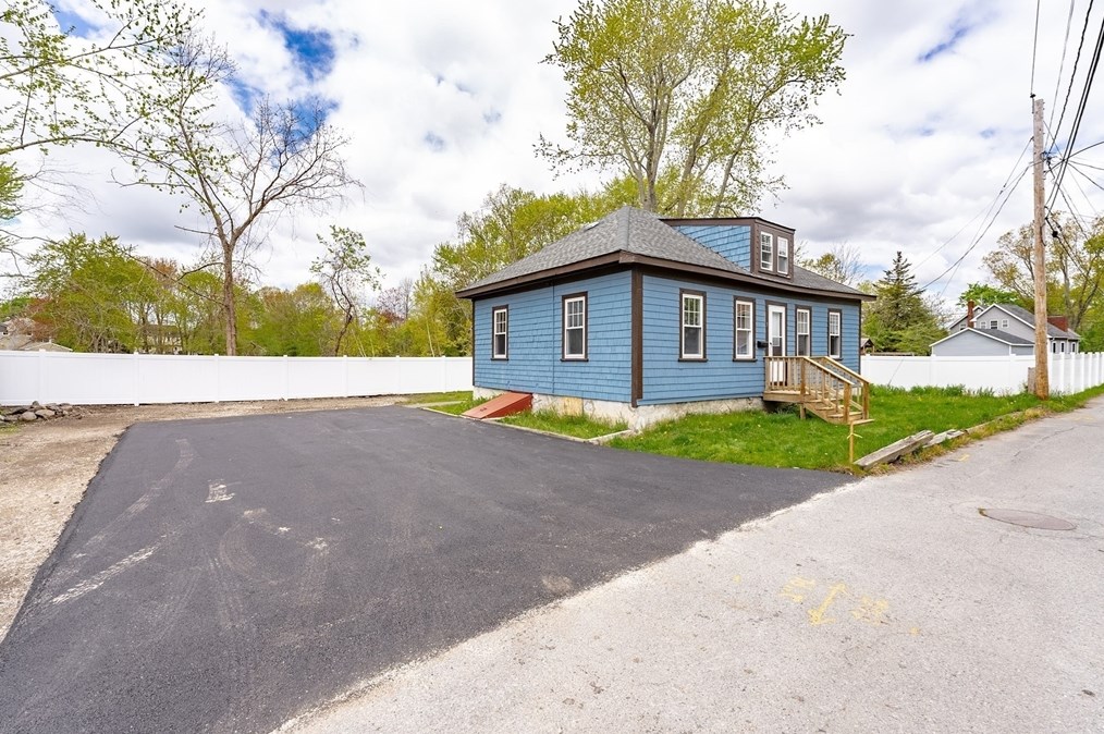 3 Alegi Ave, Taunton, MA 02780-4901