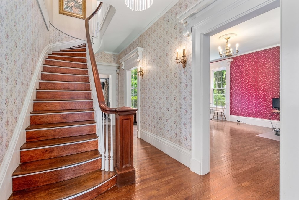 13 Park Ave, Natick MA 01760-2724 exterior