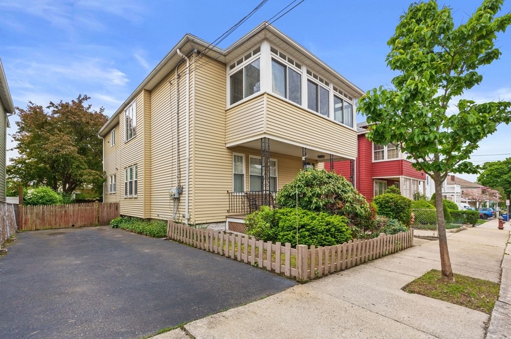 74 Woods Ave, Somerville, MA 02144-1119