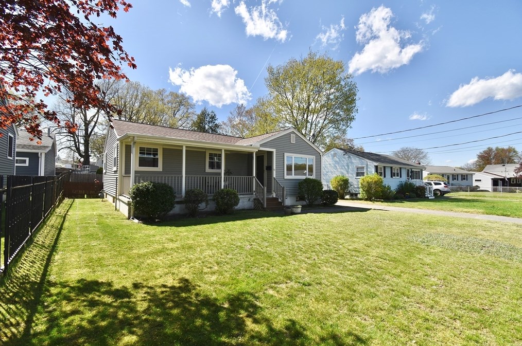 88 Paradise St, Chicopee, MA 01020