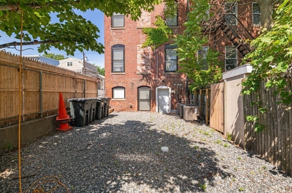 211 9th St, Boston MA 02127-2821 exterior