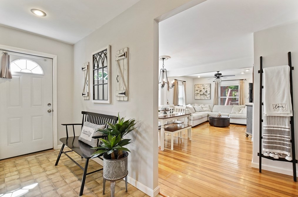 212 Spruce St, Leominster MA 01453-3771 exterior