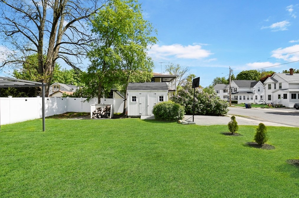 212 Spruce St, Leominster MA 01453-3771 exterior