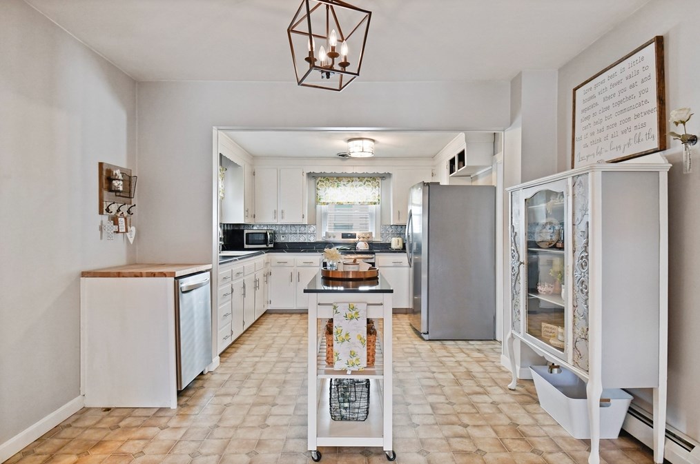 212 Spruce St, Leominster MA 01453-3771 exterior