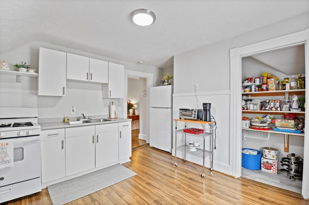 212 Spruce St, Leominster MA 01453-3771 exterior