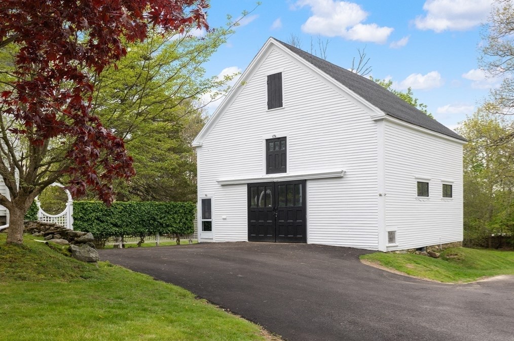 1 Church St, Hanover MA 02339-2316 exterior