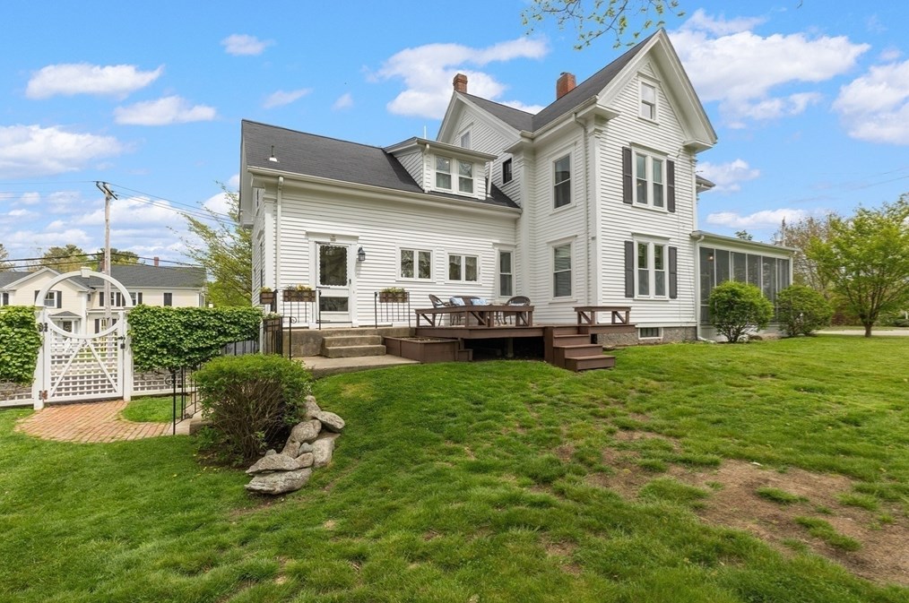 1 Church St, Hanover MA 02339-2316 exterior