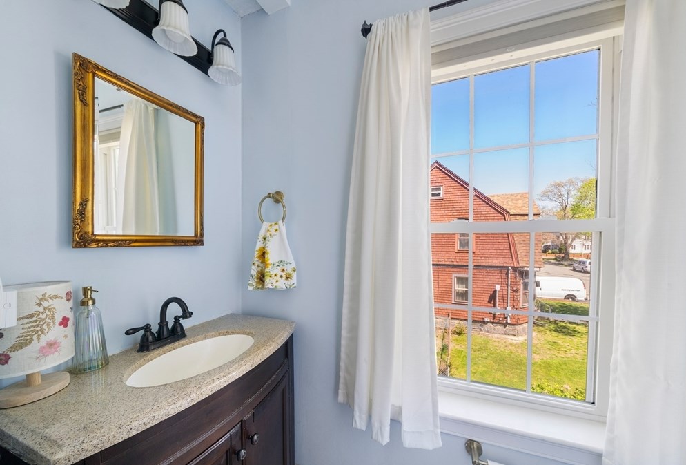 61 Lazel St, Whitman MA 02382-2116 exterior