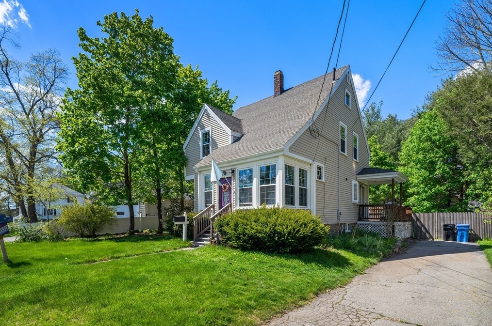 61 Lazel St, Whitman MA 02382-2116 exterior