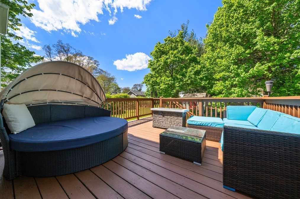 61 Lazel St, Whitman MA 02382-2116 exterior