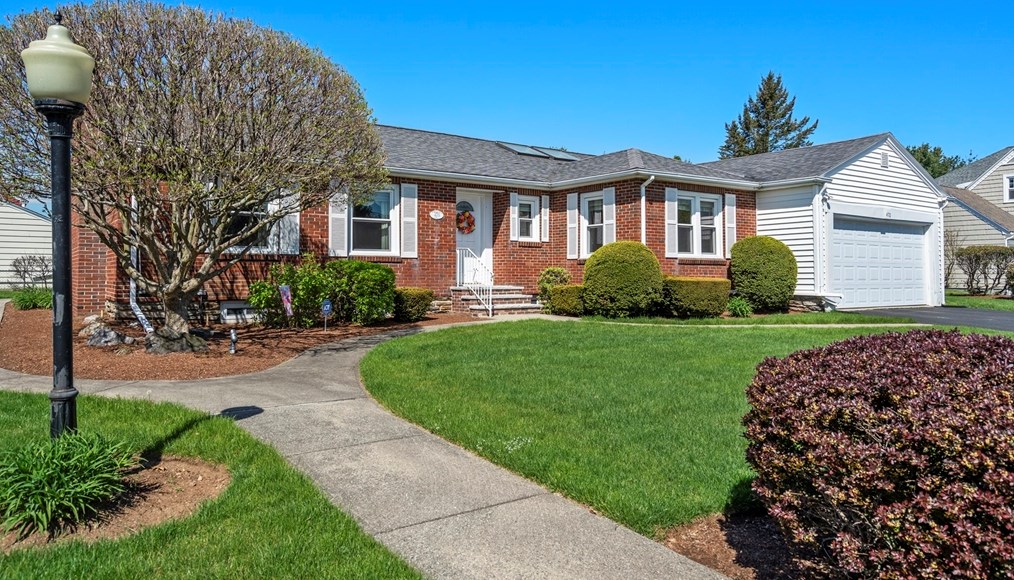 470 Burncoat St, Worcester, MA 01606 exterior