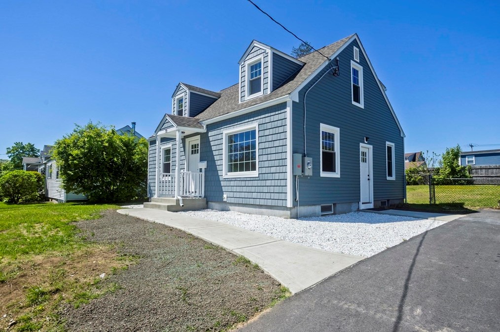 72 Chesterfield Ave, Springfield, MA 01118